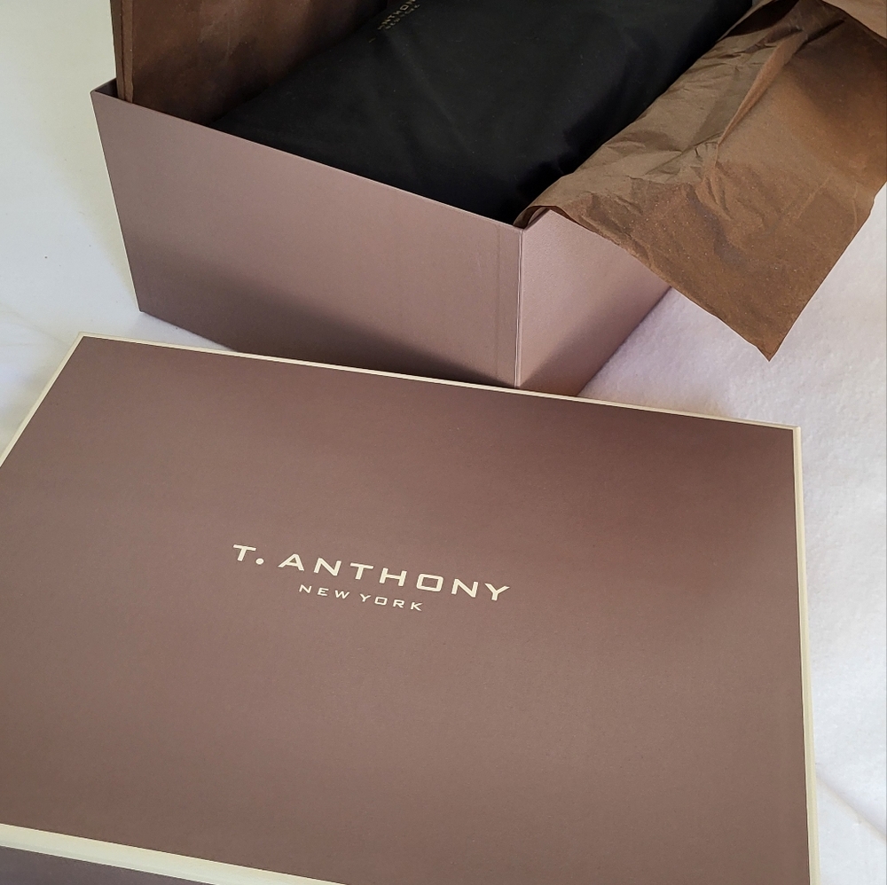 ⚜️NEW! $300. T. ANTHONY Black Tote W/ Handles & Crossbody Strap BOX & BAG - Picture 3 of 15